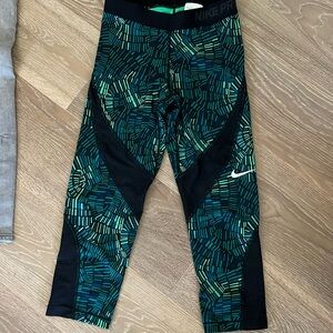 Nike Pro Exercise Capri pants
